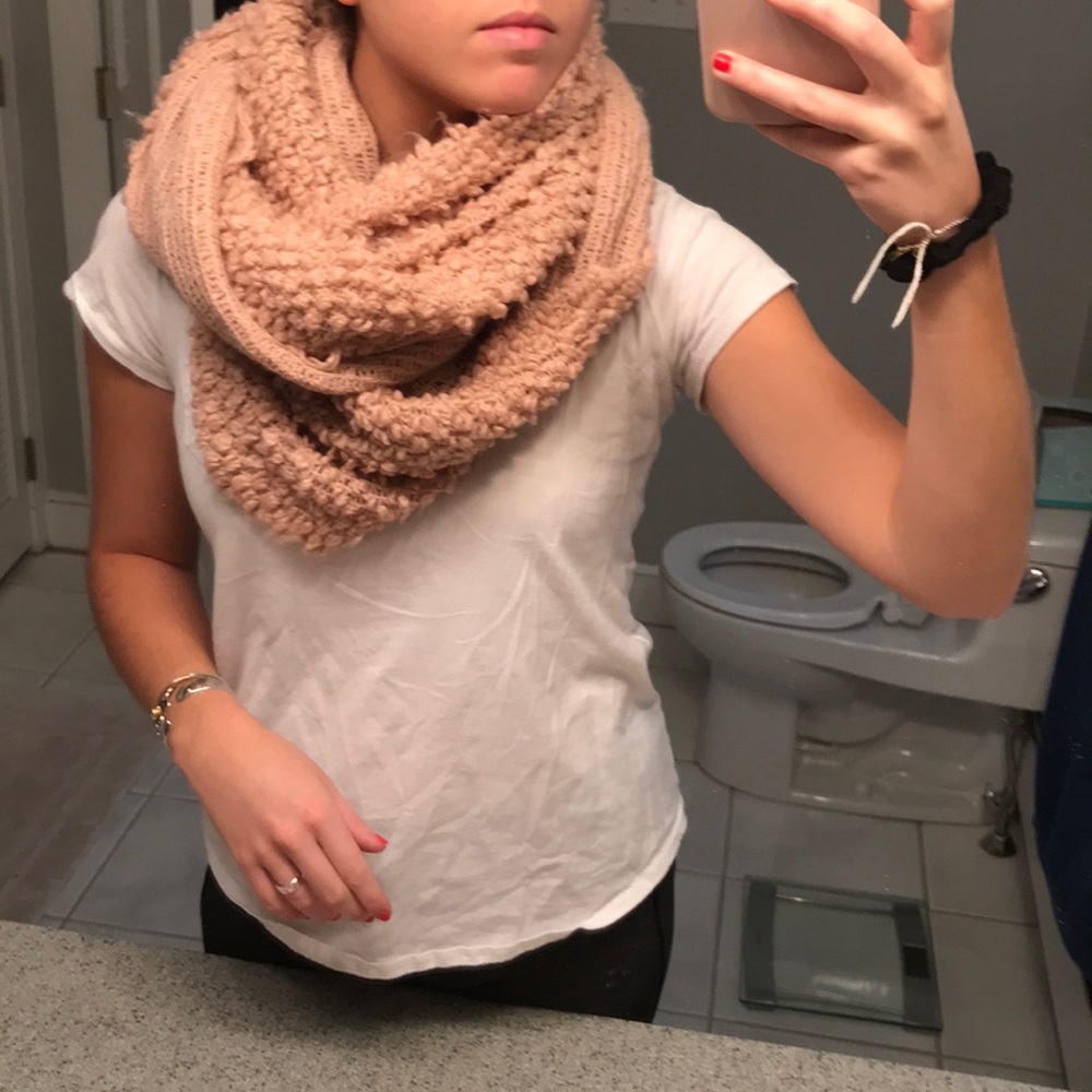 Infinity pink warm scarf